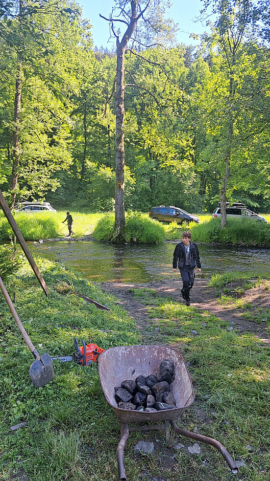 předtáborová brigáda v Hoštejně - DÍKY VŠEM (3)